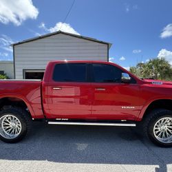2019 RAM 1500 LARAMIE 4WD 5.7L HEMI *ONLY 99K MILES* CLEAN CARFAX FL  ONLY 99,000 MILES  CLEAN CARFAX HISTORY  BLACK LEATHER  CLEAN FLORIDA TITLE  4 N