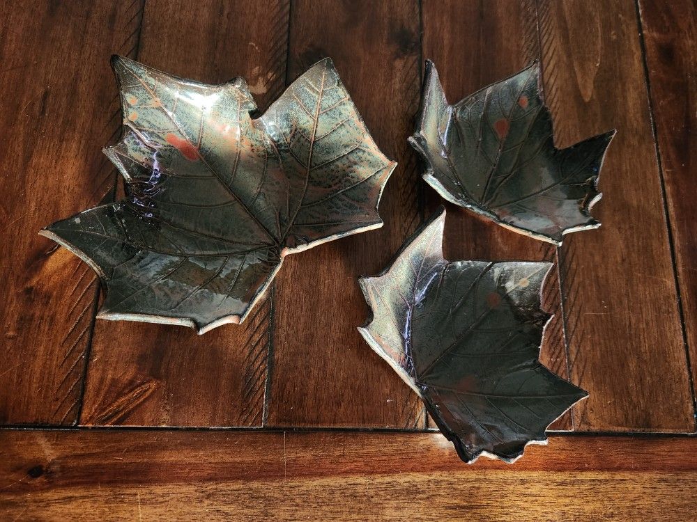 Pottery Leaf Bowls