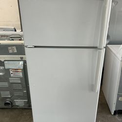 Like New White Top Freezer Refrigerator 