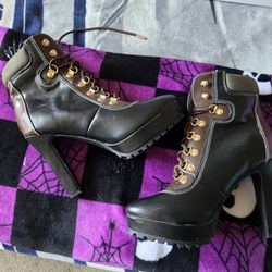 Size 8.5 Women's Boots 