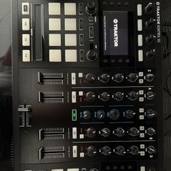 Dj Mixer Traktor Kontrol S5 + case