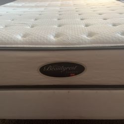 For Sale Beautyrest Queen Bed