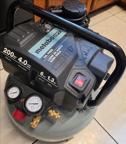 Metabo tank air compressor. 6 gallon pancake. Starts up and works great. It was too small for me. Just lived in my garage. 

$130
