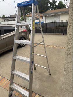 Escalera de aluminio de 6