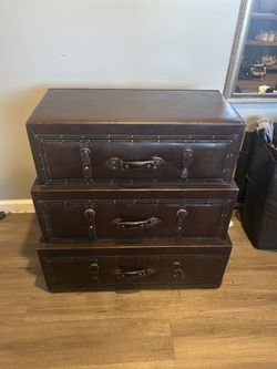 Trunk Dresser
