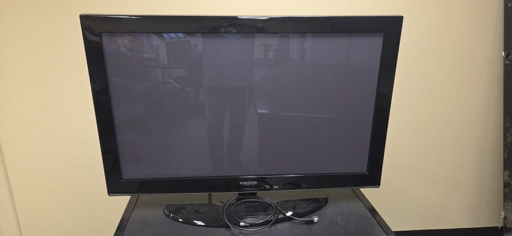 Samsung 42" Plasma TV – Great Condition!