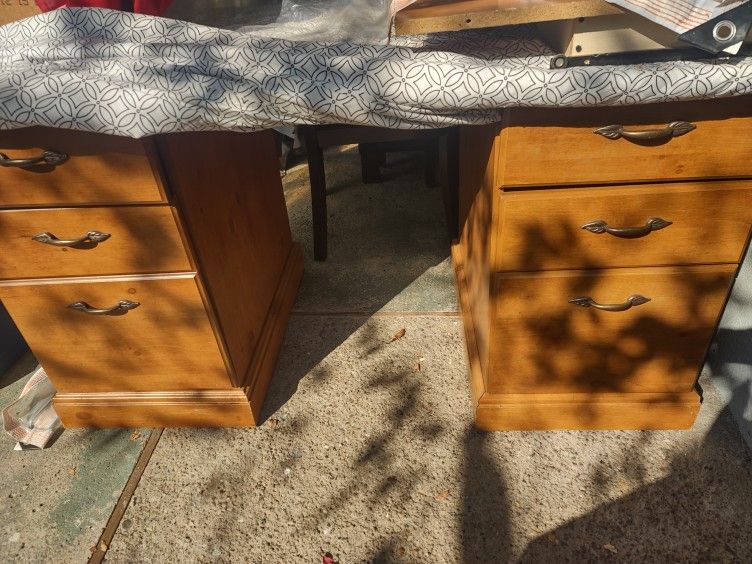 desk...FREE ..FCFS