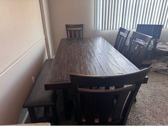 *BEAUTIFUL DINING ROOM TABLE SET*