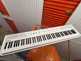 Electric Keyboard w/ Stand