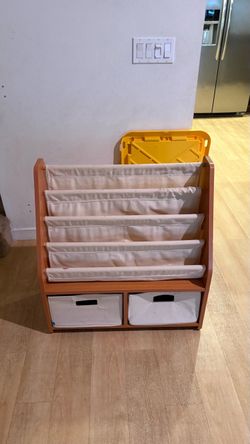 FREE Kids bookshelf