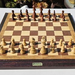 Vintage 1986 PRESSMAN TOURNAMENT CHESS SET. HAND CARVED SAUNTON WOOD WEIGHTED CHESSMEN with Felt bottoms KING IS 3 1/8" inches tall. Nice Condition! 