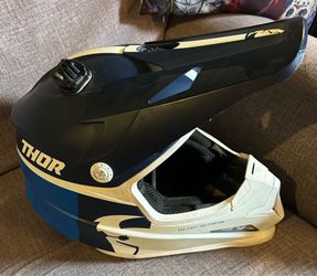 Dirt bike helmet