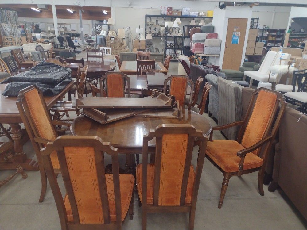 Dinning Table W/ 6 Chairs 3 Leafs