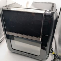 Insignia brand air fryer. The text on the image reads "Caution, hot surface" and "Mise en garde-Surface chaude," indicating the surface may become hot