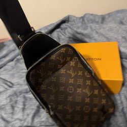 Louis Vuitton brown monogram avenue slingbag