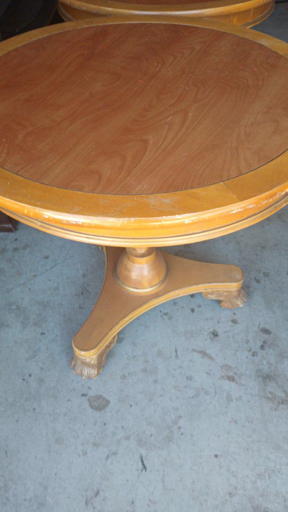 Round  Pedestal Tables With 3;Lion Feet 