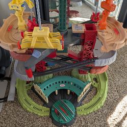 Thomas & Friends Trains & Cranes Super Tower Playset with Thomas, Percy & Harold