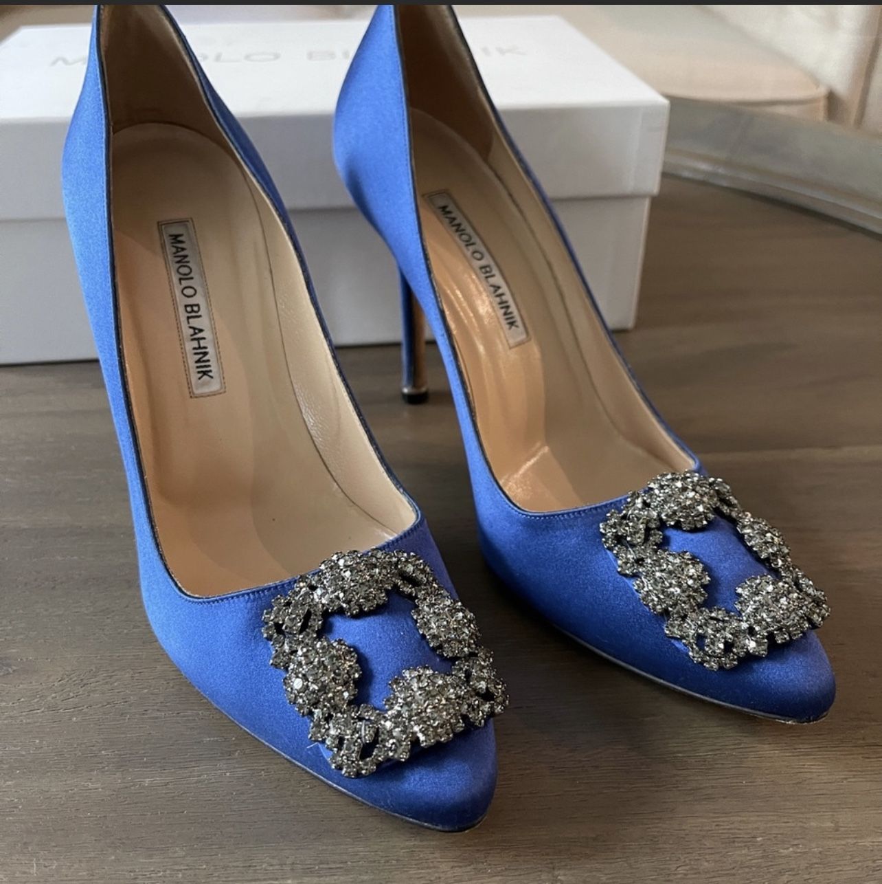 Manolo Blahnik Hangisi 105