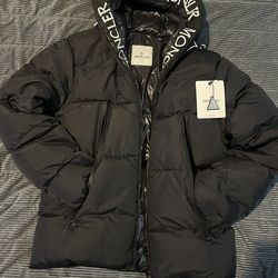 Moncler montcla down black puffer