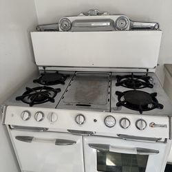 OKeefe & Merritt antique stove