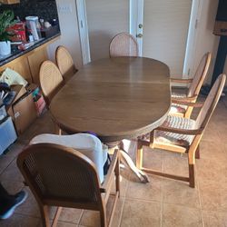 Oak hitchen table  no chairs