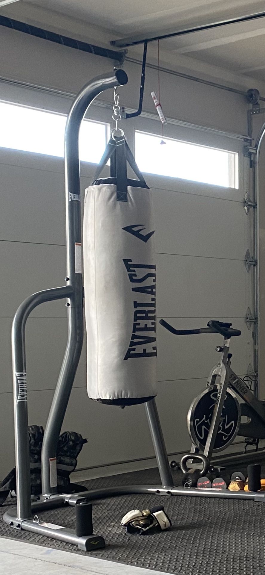 Everlast Punch Bag With Stand