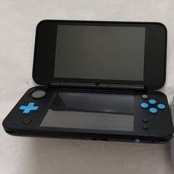 Nintendo 2DS XL Handheld Console with Mario Cart 7 pre-installed