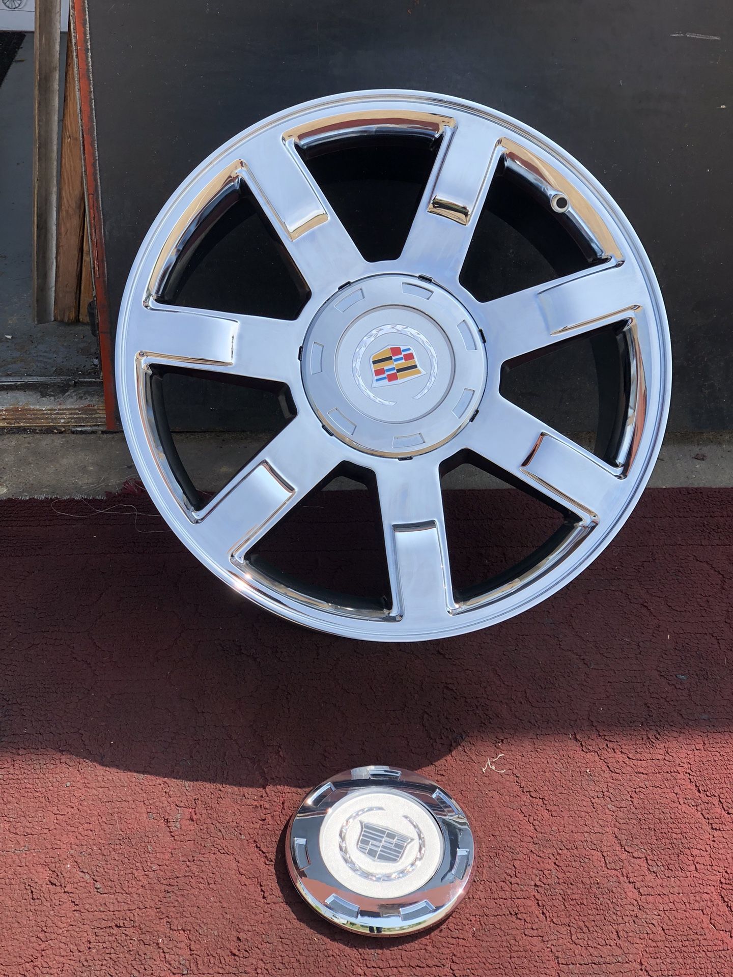 Cadillac Escalade Rim Wheel 22 Inch Chrome 6 Lugs Bolt Pattern 5.50 Inch 139.70 mm Only One Rim
