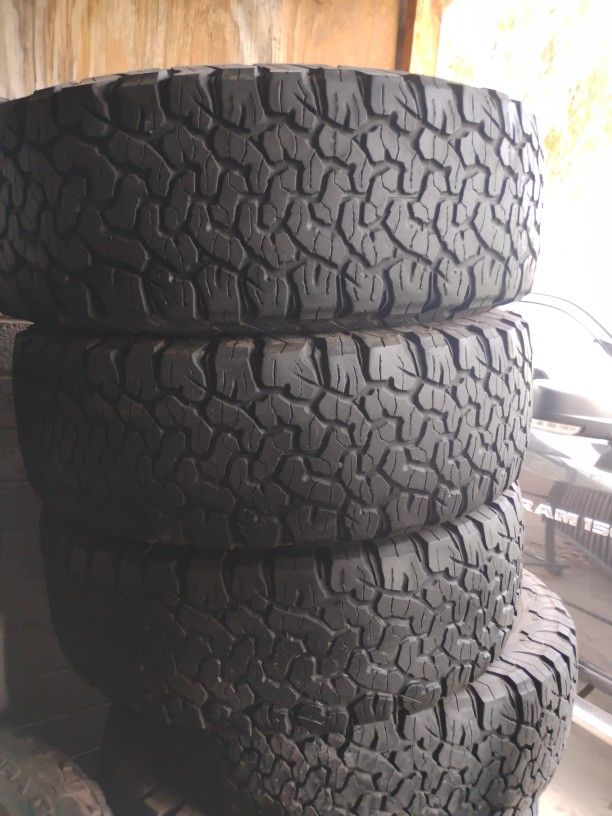 New Set Of BFG All Terrain Tires 265 70 17 