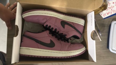Mauve/purple leather upper Jordan 1 Low