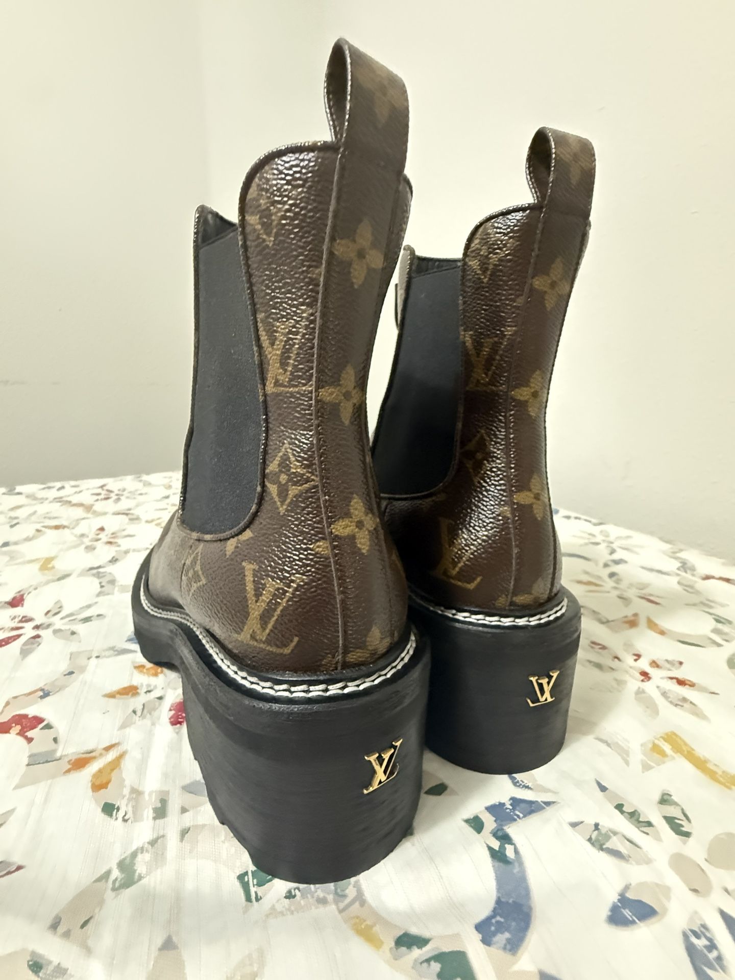 Louis Vuitton Chealsea Boots With Monogram Size 40