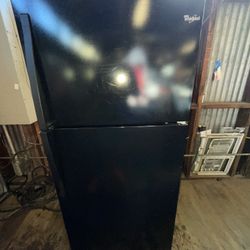 🧊 Whirlpool WRT318FZDB01 – 30” Wide Top‑Freezer Refrigerator (Black / Standard Depth)