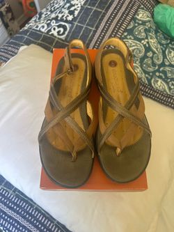 Clark’s Unstructured Leather Sandals