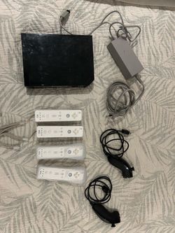 Wii Console with 4 Controllers and 2 Nunchucks