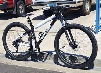 Mongoose cross country bike size large on the frame 29 on the tires
