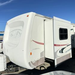 2005 Mountaineer 33ft With 2 Slide Outs 