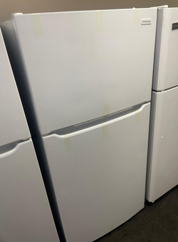 Frigidaire Top Freezer Fridge – White, clean interior, EvenTemp