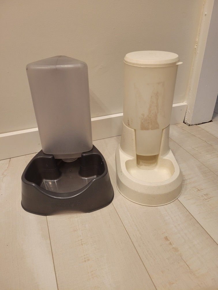 Pet Feeders - Water & Dry Food