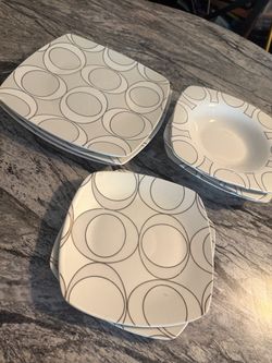 8 piece Dish Set