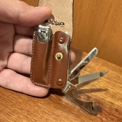 Vtg Unocal 76s Bassett USA Trim Leather Multi Tool Nail Clipper Kit Keychain