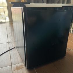 Hisense Mini Fridge 