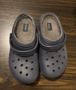 Boys crocs size 4Youth