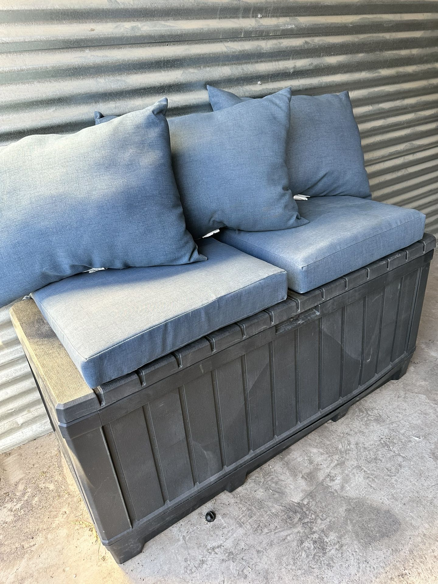 90 Gal Deck Box With Seat Cushions & Pillows for Sale in Las Vegas, NV OfferUp