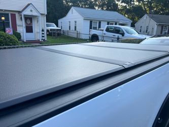 Truck bed cover