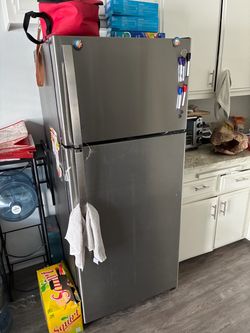 GE 17.5 Cu. Ft. Top-Freezer Refrigerator