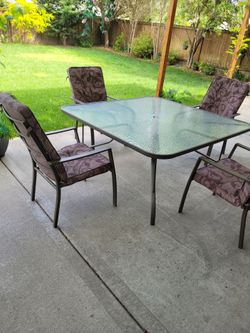 Patio set 8 chairs and big table 5x5.