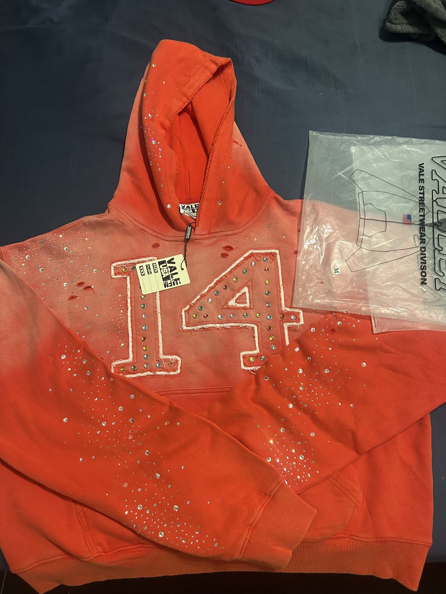 VALE HOODIE (MEDIUM)