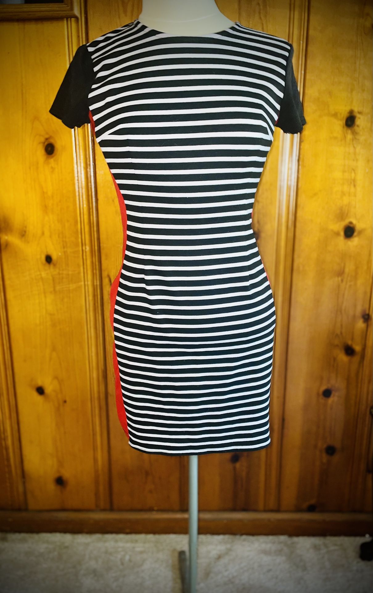 Esley Red White And Black Dress Size Small 