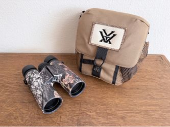 Vortex binoculars with kangaroo pouch