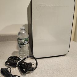 Frigidaire Portable 10L, 15-can Mini Fridge (Lightly Used)